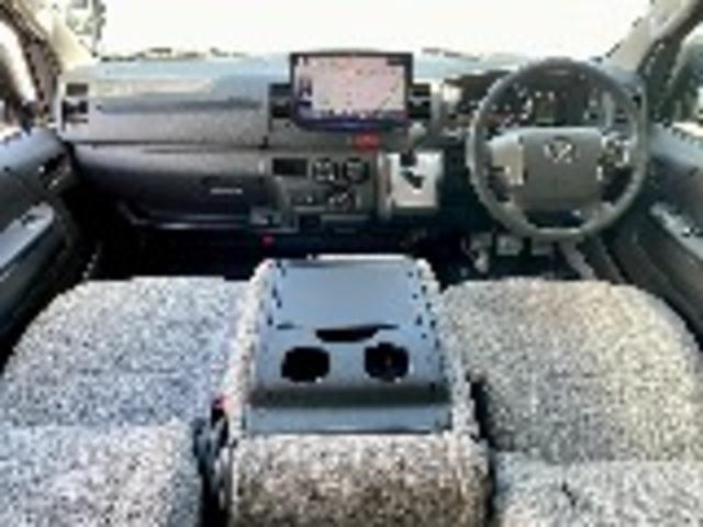 ハイエースバン ロングDX キャンピングWoodVillageメッキ部マッドブラック塗装FLEXテールシートカバーFLEX16インチアルミTOYOタイヤオーバーフェンダーT-Forcスポイラー床張り施工BIG-XナビETC2.0(31枚目)