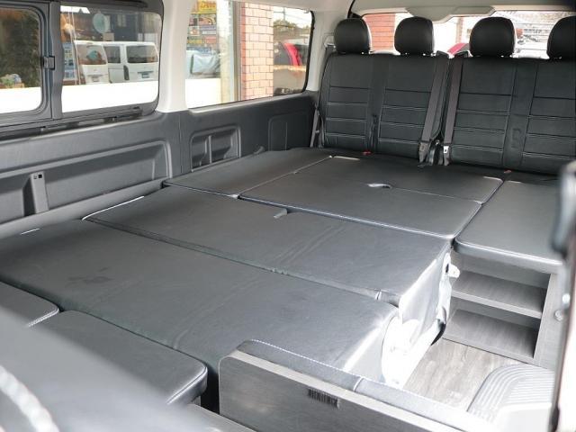ハイエースワゴン ＧＬ　ａｃｒｏｓｓＦＬＥＸフロントスポイラーＦＬＥＸ１７インチアルミナスカータイヤローダウンオーバーフェンダーＦＬＥＸＬＥＤテールカロッツェリアナビＥＴＣフリップダウンモニター床張り施工（4枚目）