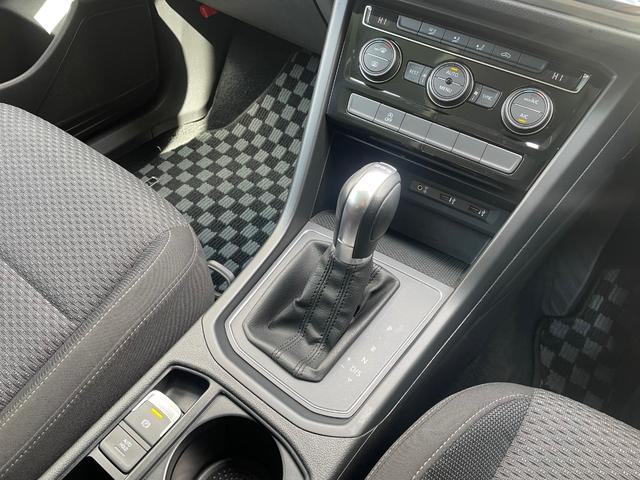 ゴルフトゥーラン ＴＳＩ　コンフォートライン　２０１８年モデル　ＡＣＣ　レーンアシスト　インテグレテットチャイルドシート　ＣａｒＰｌａｙ　ナビ　ＴＶ　ＤＶＤ　バックカメラ　禁煙　記録簿　スペアキー　７人乗り（26枚目）