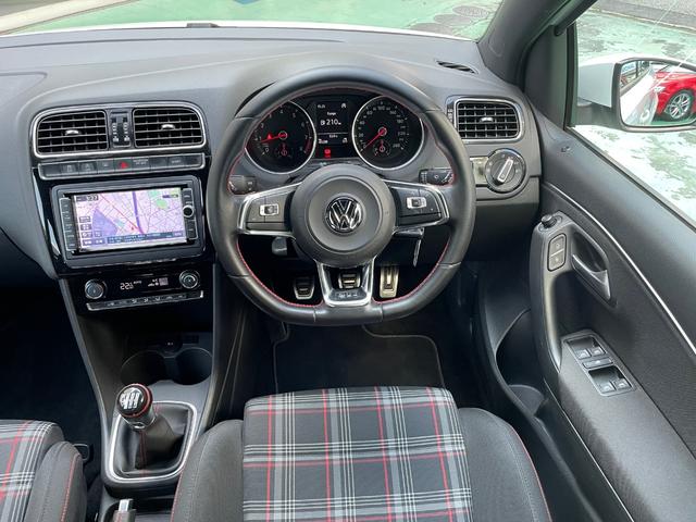 ポロＧＴＩ ベースグレード　６速ＭＴ　ナビ　ＴＶ　ＤＶＤ　ＢＴ　ＥＴＣ　Ｂカメラ　ドライブレコーダー　ＬＥＤヘッドライト　禁煙車　記録簿　スペアキー（19枚目）