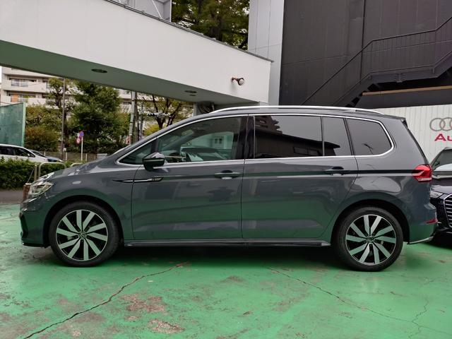 ゴルフトゥーラン ＴＳＩ　Ｒライン　パノラマサンルーフ　前後ドラレコ　ＡＣＣ　軽減ブレーキ　フロントアシスト　レンアシ　パーキングアシスト　デジタルメーター　前後席シートヒーター　ダイナミックライトアシスト　ＣａｒＰｌａｙ　禁煙（4枚目）
