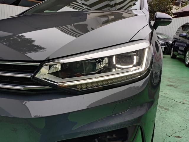 ゴルフトゥーラン ＴＳＩ　Ｒライン　パノラマサンルーフ　前後ドラレコ　ＡＣＣ　軽減ブレーキ　フロントアシスト　レンアシ　パーキングアシスト　デジタルメーター　前後席シートヒーター　ダイナミックライトアシスト　ＣａｒＰｌａｙ　禁煙（10枚目）