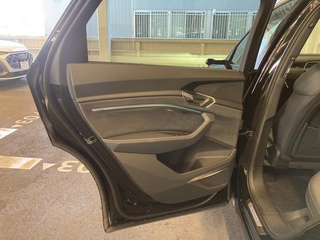 Ｑ８スポーツバック ｅ－トロン ５５ｅ－トロンクワトロ　Ｓライン　Ａｕｄｉ認定中古車　ブラックスタイリングＰＫＧ　サイレンスＰＫＧ　インテリアＰＫＧ　２１インチホイール　アダプティブクルコン　レーンアシスト　サイドアシスト　全方位カメラ　電動リアゲート（43枚目）