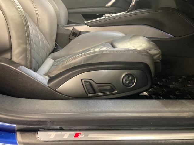 ＴＴＳクーペ ２．０ＴＦＳＩ　クワトロ　Ａｕｄｉ認定中古車　１オーナー　ファインナッパレザー（グレー）　アシスタンスパッケージアドバンスト　マトリクスＬＥＤヘッドライト　バーチャルコックピット　クルコン　Ｂカメラ　ＴＶ　Ｂｌｕｅｔｏｏｔｈ（32枚目）