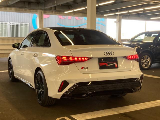 Ａ３セダン Ｓライン　１ｓｔエディション　Ａｕｄｉ認定中古車　限定車　ＳラインＰＫＧ　マトリクスＬＥＤヘッドライト　コンビニエンス＆アシスタンスＰＫＧ　１８インチＡｕｄｉｓｐｏｒｔホイール　レッドステッチレザーシート　運転支援機能　ＥＴＣ（5枚目）