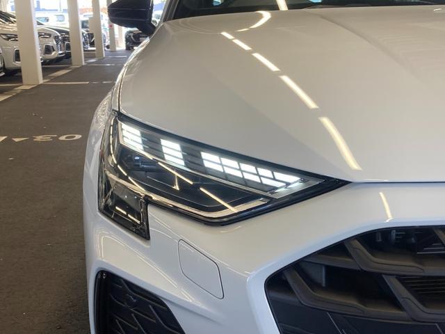Ａ３セダン Ｓライン　１ｓｔエディション　Ａｕｄｉ認定中古車　限定車　ＳラインＰＫＧ　マトリクスＬＥＤヘッドライト　コンビニエンス＆アシスタンスＰＫＧ　１８インチＡｕｄｉｓｐｏｒｔホイール　レッドステッチレザーシート　運転支援機能　ＥＴＣ（6枚目）