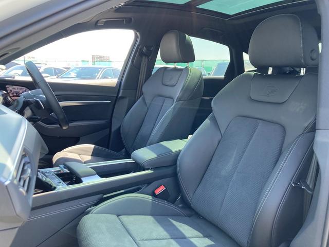 ｅ－トロンスポーツバック ５５クワトロ　Ｓライン　Ａｕｄｉ認定中古車　パノラマサンルーフ　元デモカー　Ｓライン　４ゾーンエアコン　エアクオリティパッケージ　サイレンスパッケージ　バーチャルエクステリアミラー　２１インチアルミホイール　運転支援機能（9枚目）