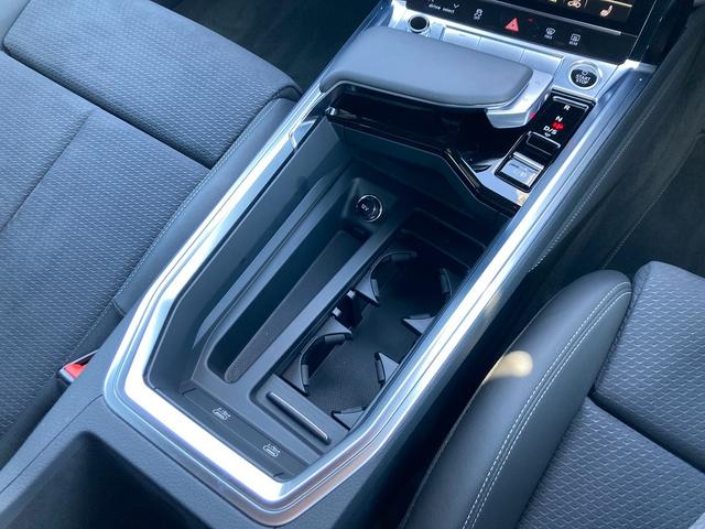 ｅ－トロンスポーツバック ５５クワトロ　Ｓライン　Ａｕｄｉ認定中古車　パノラマサンルーフ　元デモカー　Ｓライン　４ゾーンエアコン　エアクオリティパッケージ　サイレンスパッケージ　バーチャルエクステリアミラー　２１インチアルミホイール　運転支援機能（19枚目）