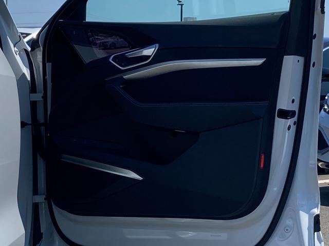 ｅ－トロンスポーツバック ５５クワトロ　Ｓライン　Ａｕｄｉ認定中古車　パノラマサンルーフ　元デモカー　Ｓライン　４ゾーンエアコン　エアクオリティパッケージ　サイレンスパッケージ　バーチャルエクステリアミラー　２１インチアルミホイール　運転支援機能（26枚目）