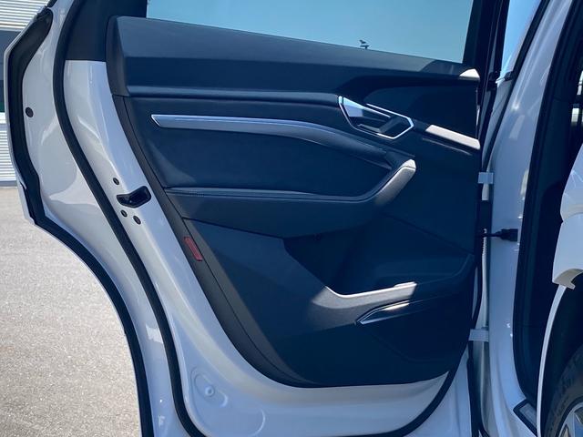 ｅ－トロンスポーツバック ５５クワトロ　Ｓライン　Ａｕｄｉ認定中古車　パノラマサンルーフ　元デモカー　Ｓライン　４ゾーンエアコン　エアクオリティパッケージ　サイレンスパッケージ　バーチャルエクステリアミラー　２１インチアルミホイール　運転支援機能（29枚目）