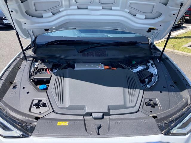 ｅ－トロンスポーツバック ５５クワトロ　Ｓライン　Ａｕｄｉ認定中古車　パノラマサンルーフ　元デモカー　Ｓライン　４ゾーンエアコン　エアクオリティパッケージ　サイレンスパッケージ　バーチャルエクステリアミラー　２１インチアルミホイール　運転支援機能（44枚目）