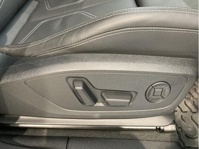 Ｑ３スポーツバック ３５ＴＦＳＩ　Ｓライン　メモリーナビ　ＥＴＣ　本革シート　電動シート　シートヒーター　フルセグＴＶ　ヒルディセントコントロール　全周囲カメラ　レーンキープアシスト　衝突被害軽減ブレーキ　アダプティブクルーズコントロール（16枚目）