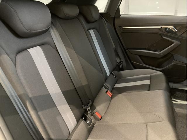 Ａ３ スポーツバック３０ＴＦＳＩアドバンスド　ＨＤＤナビ　ＥＴＣ　衝突被害軽減ブレーキ　アダプティブクルーズコントロール　レーンキープアシスト　障害物センサー　バックカメラ　シートヒーター　電動シート　ＬＥＤヘッドライト　アルミホイール　禁煙車（17枚目）