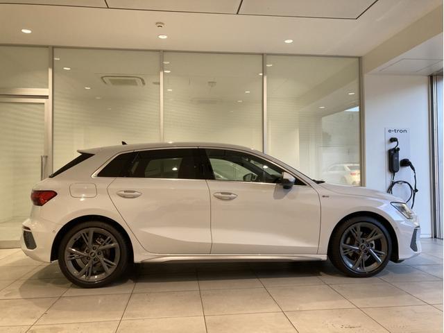 A3 スポーツバック30TFSI Sライン HDDナビ ETC 衝突被害軽減ブレーキ アダプティブクルーズコントロール レーンキープアシスト 障害物センサー バックカメラ 本革シート シートヒーター 電動シート LEDヘッドライト フルセグTV(7枚目)