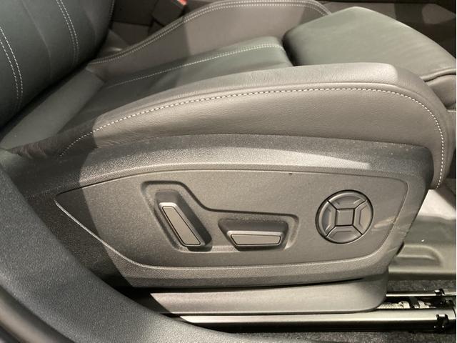 A3 スポーツバック30TFSI Sライン HDDナビ ETC 衝突被害軽減ブレーキ アダプティブクルーズコントロール レーンキープアシスト 障害物センサー バックカメラ 本革シート シートヒーター 電動シート LEDヘッドライト フルセグTV(16枚目)