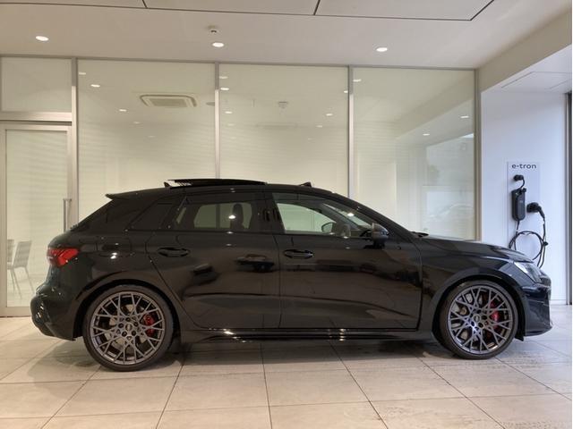 RS3スポーツバック ベースグレード 4WD メモリーナビ ETC 衝突被害軽減ブレーキ アダプティブクルーズコントロール レーンキープアシスト パーキングアシスト 障害物センサー バックカメラ 本革シート シートヒーター アルミホイール(7枚目)