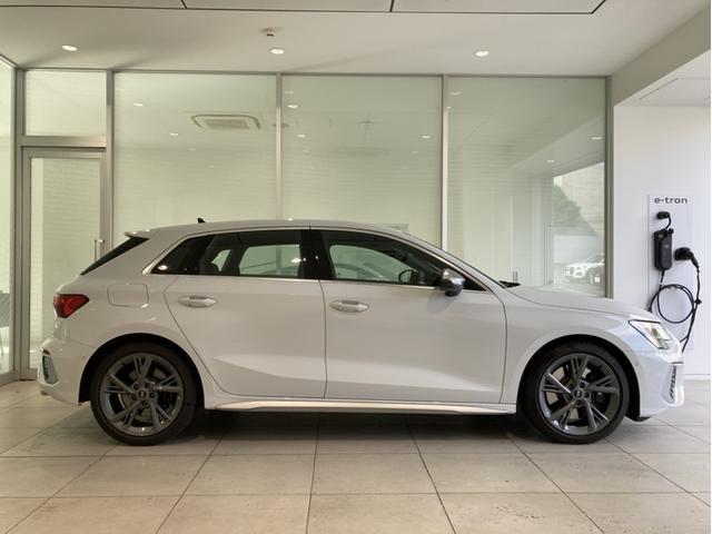S3 スポーツバック 4WD メモリーナビ ETC 衝突被害軽減ブレーキ アダプティブクルーズコントロール レーンキープアシスト パーキングアシスト 障害物センサー バックカメラ 本革シート シートヒーター アルミホイール(12枚目)