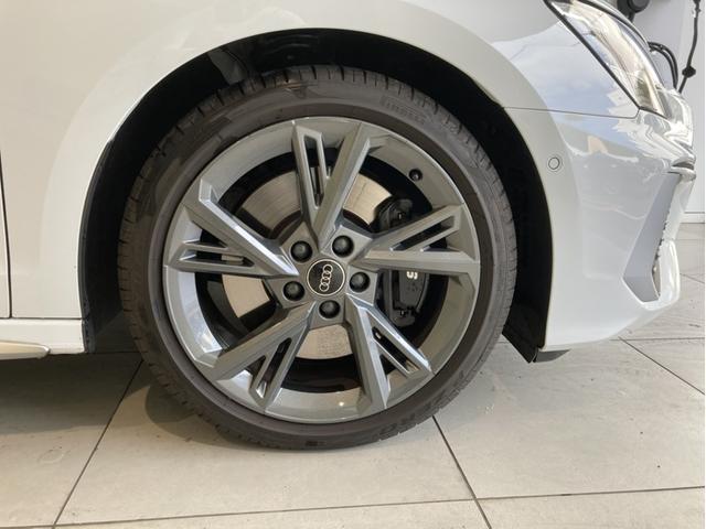 S3 スポーツバック 4WD メモリーナビ ETC 衝突被害軽減ブレーキ アダプティブクルーズコントロール レーンキープアシスト パーキングアシスト 障害物センサー バックカメラ 本革シート シートヒーター アルミホイール(13枚目)