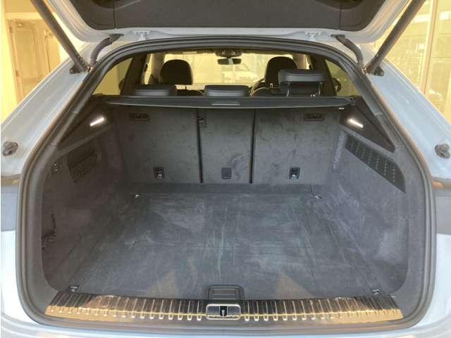 Ｑ８ ５０ＴＤＩクワトロ　Ｓライン　４ＷＤ　ディーゼルターボ　ＳｌｉｎｅＰＫＧ／Ｂ＆Ｏ／フルレザー　衝突被害軽減ブレーキ　アダプティブクルーズコントロール　レーンキープアシスト　全周囲カメラ　メモリーナビ　フルセグ　ＥＴＣ　スマートキー（9枚目）