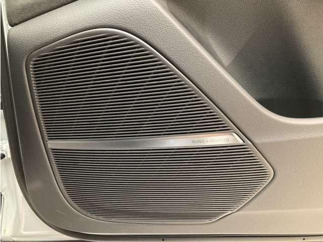 Ｑ８ ５０ＴＤＩクワトロ　Ｓライン　４ＷＤ　ディーゼルターボ　ＳｌｉｎｅＰＫＧ／Ｂ＆Ｏ／フルレザー　衝突被害軽減ブレーキ　アダプティブクルーズコントロール　レーンキープアシスト　全周囲カメラ　メモリーナビ　フルセグ　ＥＴＣ　スマートキー（10枚目）