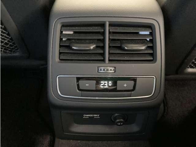 Ａ４アバント ４０ＴＤＩクワトロ　Ｓライン　ディーゼルターボ　４ＷＤ　ＴＶ／ＳｌｉｎｅＰＫＧ／マトリＬ／サラウンドカメラ　衝突被害軽減ブレーキ　アダプティブクルーズコントロール　レーンキープアシスト　パーキングアシスト　障害物センサー（24枚目）