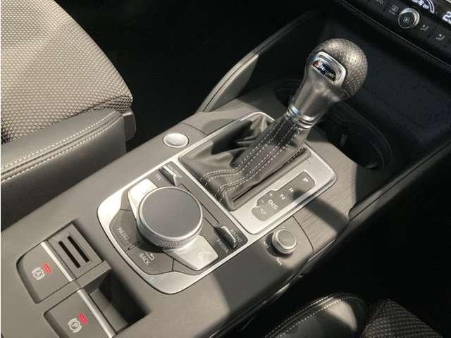 Ａ３ スポーツバック２．０ＴＦＳＩクワトロスポツＳＬパック　４ＷＤ　バックカメラ　ＬＥＤヘッドライト　フロントフォグランプ　アルミホイール　電動シート　シートヒーター　過給器設定モデル　メモリーナビ　フルセグＴＶ　ＣＤ　ＥＴＣ　衝突被害軽減ブレーキ（15枚目）