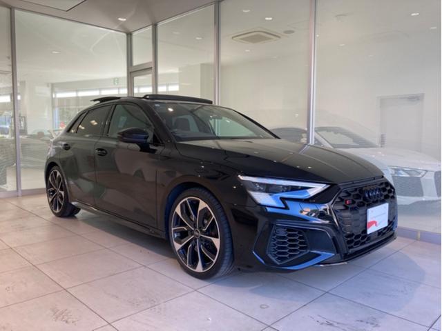 《Ａｕｄｉ認定中古車》ならではのクオリティ、高度な訓練・教育を受けたＡｕｄｉ専門のメカニックがご納車前に１００項目にも及ぶ精密な点検を行います。