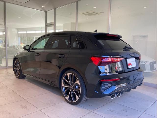 テールランプにもＬＥＤを採用！美しいデザインとともに、後方からの視認性も良好です。