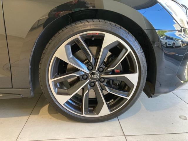 ここではお伝えしきれない装備や車両状態などの詳細をメールにてご説明させて頂きます。無料の《在庫お問合せ・お見積》ボタンをクリック頂くと、回答メールがお客様の元に届けられます！