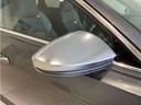 アウディサイドアシスト「ドライバーの死角を並走する車両を検知します。ドアミラーの内側のLEDが点灯・点滅して事故の危険を知らせます。」
