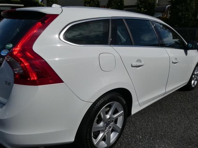 Ｖ６０ Ｔ４　ラグジュアリーエディション　１オーナ　禁煙　整備記録８枚全Ｄ　黒革　ＳＨ　Ｐシート　地デジ　ＢＴ　ＵＳＢ　Ｂカメラ　Ｒソナー　Ｐシフト　純正１７インチＡＷ　インテリセーフ　追従ＡＣＣ　車間警告　ＢＬＩＳ　ＨＩＤ　ルーフレール（9枚目）