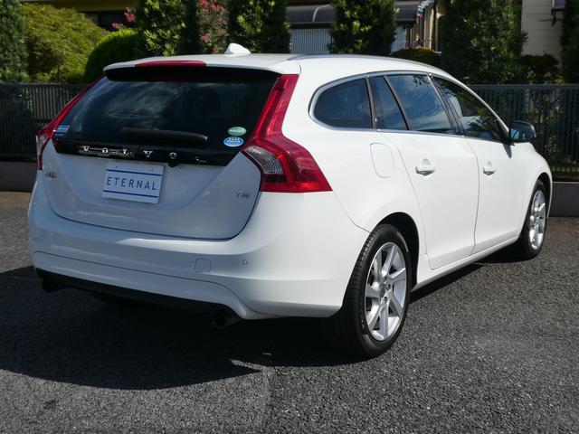 Ｖ６０ Ｔ４　ラグジュアリーエディション　１オーナ　禁煙　整備記録８枚全Ｄ　黒革　ＳＨ　Ｐシート　地デジ　ＢＴ　ＵＳＢ　Ｂカメラ　Ｒソナー　Ｐシフト　純正１７インチＡＷ　インテリセーフ　追従ＡＣＣ　車間警告　ＢＬＩＳ　ＨＩＤ　ルーフレール（10枚目）