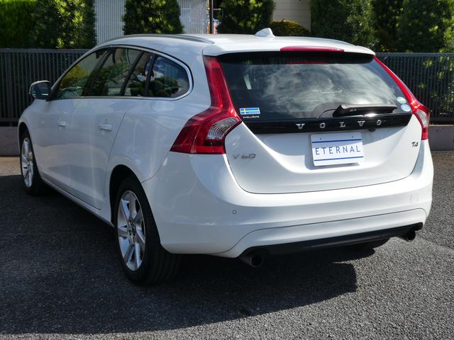 Ｖ６０ Ｔ４　ラグジュアリーエディション　１オーナ　禁煙　整備記録８枚全Ｄ　黒革　ＳＨ　Ｐシート　地デジ　ＢＴ　ＵＳＢ　Ｂカメラ　Ｒソナー　Ｐシフト　純正１７インチＡＷ　インテリセーフ　追従ＡＣＣ　車間警告　ＢＬＩＳ　ＨＩＤ　ルーフレール（16枚目）