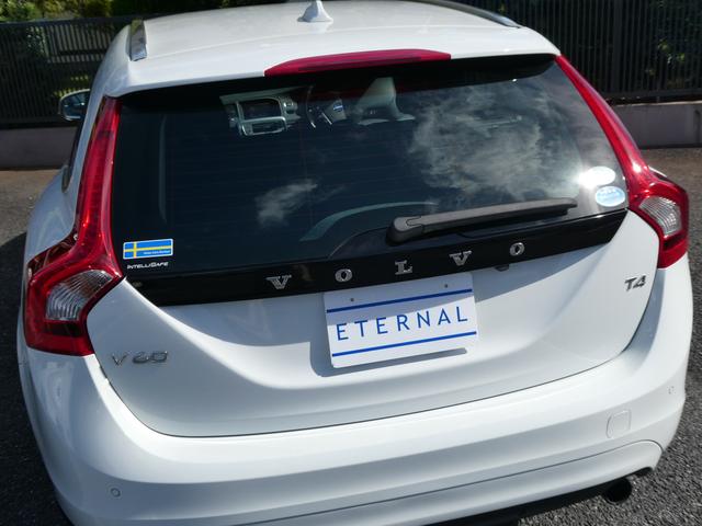 Ｖ６０ Ｔ４　ラグジュアリーエディション　１オーナ　禁煙　整備記録８枚全Ｄ　黒革　ＳＨ　Ｐシート　地デジ　ＢＴ　ＵＳＢ　Ｂカメラ　Ｒソナー　Ｐシフト　純正１７インチＡＷ　インテリセーフ　追従ＡＣＣ　車間警告　ＢＬＩＳ　ＨＩＤ　ルーフレール（17枚目）