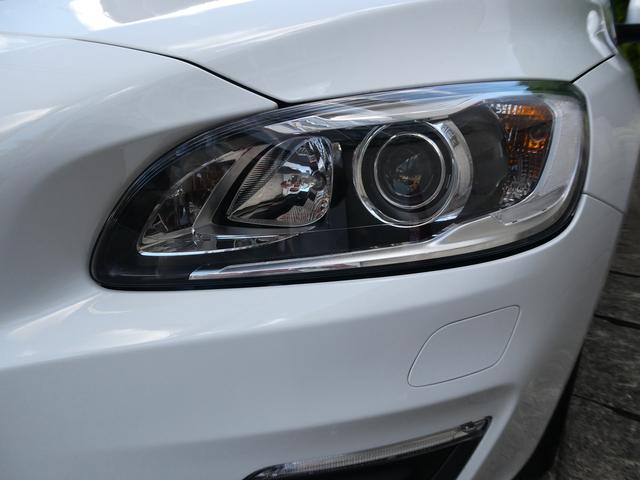 Ｖ６０ Ｔ４　ラグジュアリーエディション　１オーナ　禁煙　整備記録８枚全Ｄ　黒革　ＳＨ　Ｐシート　地デジ　ＢＴ　ＵＳＢ　Ｂカメラ　Ｒソナー　Ｐシフト　純正１７インチＡＷ　インテリセーフ　追従ＡＣＣ　車間警告　ＢＬＩＳ　ＨＩＤ　ルーフレール（25枚目）