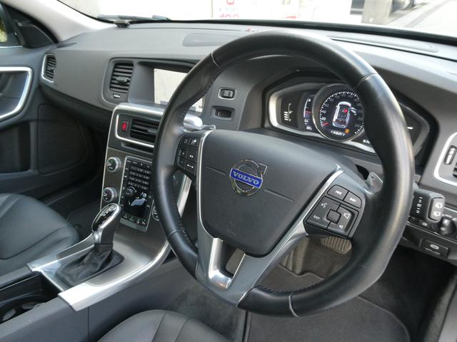 Ｖ６０ Ｔ４　ラグジュアリーエディション　１オーナ　禁煙　整備記録８枚全Ｄ　黒革　ＳＨ　Ｐシート　地デジ　ＢＴ　ＵＳＢ　Ｂカメラ　Ｒソナー　Ｐシフト　純正１７インチＡＷ　インテリセーフ　追従ＡＣＣ　車間警告　ＢＬＩＳ　ＨＩＤ　ルーフレール（31枚目）