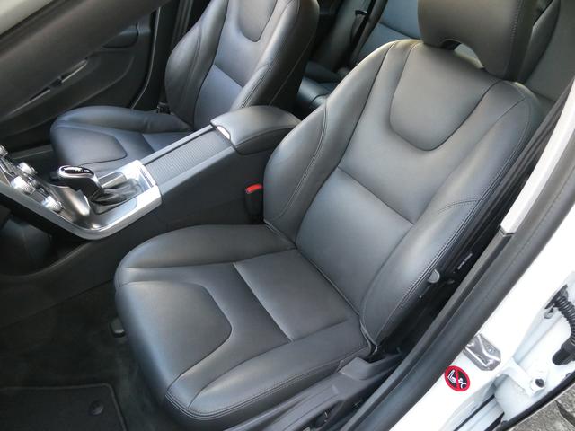 Ｖ６０ Ｔ４　ラグジュアリーエディション　１オーナ　禁煙　整備記録８枚全Ｄ　黒革　ＳＨ　Ｐシート　地デジ　ＢＴ　ＵＳＢ　Ｂカメラ　Ｒソナー　Ｐシフト　純正１７インチＡＷ　インテリセーフ　追従ＡＣＣ　車間警告　ＢＬＩＳ　ＨＩＤ　ルーフレール（36枚目）