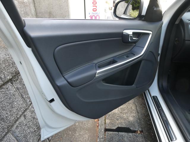 Ｖ６０ Ｔ４　ラグジュアリーエディション　１オーナ　禁煙　整備記録８枚全Ｄ　黒革　ＳＨ　Ｐシート　地デジ　ＢＴ　ＵＳＢ　Ｂカメラ　Ｒソナー　Ｐシフト　純正１７インチＡＷ　インテリセーフ　追従ＡＣＣ　車間警告　ＢＬＩＳ　ＨＩＤ　ルーフレール（48枚目）