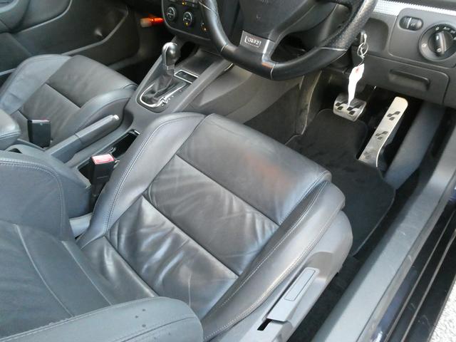 ゴルフ Ｒ３２　１オーナー車　禁煙車　４８９６０ｋｍ　天張り張替済　フルタイム４ＷＤ　取説　整備手帳　スペアキー　整備記録あり　黒革　シートヒーター　フルセグ　純正１８インチＡＷ　パドルシフト　キセノンライト　ＥＴＣ（27枚目）