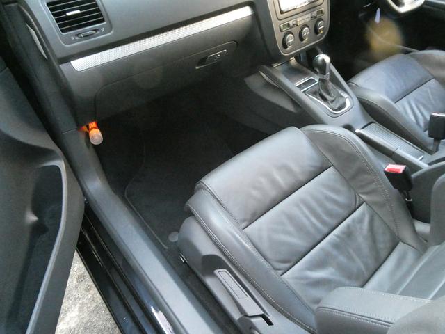 ゴルフ Ｒ３２　１オーナー車　禁煙車　４８９６０ｋｍ　天張り張替済　フルタイム４ＷＤ　取説　整備手帳　スペアキー　整備記録あり　黒革　シートヒーター　フルセグ　純正１８インチＡＷ　パドルシフト　キセノンライト　ＥＴＣ（30枚目）