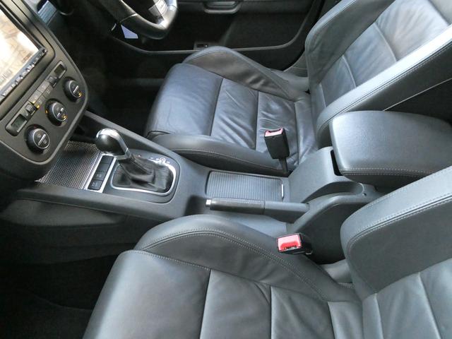 ゴルフ Ｒ３２　１オーナー車　禁煙車　４８９６０ｋｍ　天張り張替済　フルタイム４ＷＤ　取説　整備手帳　スペアキー　整備記録あり　黒革　シートヒーター　フルセグ　純正１８インチＡＷ　パドルシフト　キセノンライト　ＥＴＣ（34枚目）