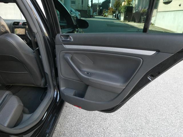 ゴルフ Ｒ３２　１オーナー車　禁煙車　４８９６０ｋｍ　天張り張替済　フルタイム４ＷＤ　取説　整備手帳　スペアキー　整備記録あり　黒革　シートヒーター　フルセグ　純正１８インチＡＷ　パドルシフト　キセノンライト　ＥＴＣ（41枚目）