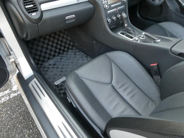 SLK SLK350 AMGスポーツエディション 電動オープン 禁煙 S記録10枚 48224km時ATオイル デフオイル交換歴 取説 整備手帳 スペアキー 黒革 シートヒーター エアスカーフ 純正18インチAW パドル 前後ソナー HID ETC(29枚目)
