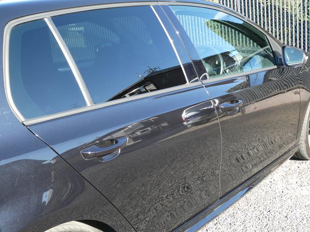 ゴルフ R 実走3万キロ台 フルタイム4WD 1オーナー 禁煙車 整備記録10枚全D 黒革 シートH パドル 純正HDDナビ フルセグ Bカメ 天張り垂れ無し 純正18インチAW レーダー HID ETC(6枚目)