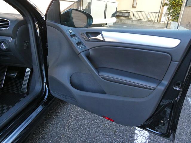 ゴルフ R 実走3万キロ台 フルタイム4WD 1オーナー 禁煙車 整備記録10枚全D 黒革 シートH パドル 純正HDDナビ フルセグ Bカメ 天張り垂れ無し 純正18インチAW レーダー HID ETC(42枚目)