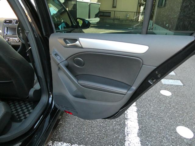 ゴルフ R 実走3万キロ台 フルタイム4WD 1オーナー 禁煙車 整備記録10枚全D 黒革 シートH パドル 純正HDDナビ フルセグ Bカメ 天張り垂れ無し 純正18インチAW レーダー HID ETC(43枚目)