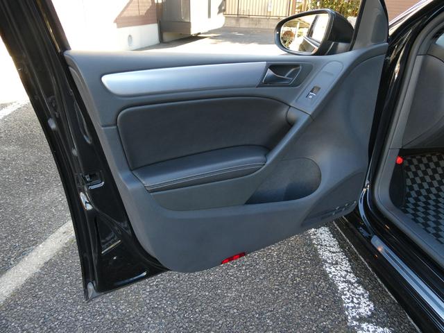 ゴルフ R 実走3万キロ台 フルタイム4WD 1オーナー 禁煙車 整備記録10枚全D 黒革 シートH パドル 純正HDDナビ フルセグ Bカメ 天張り垂れ無し 純正18インチAW レーダー HID ETC(44枚目)