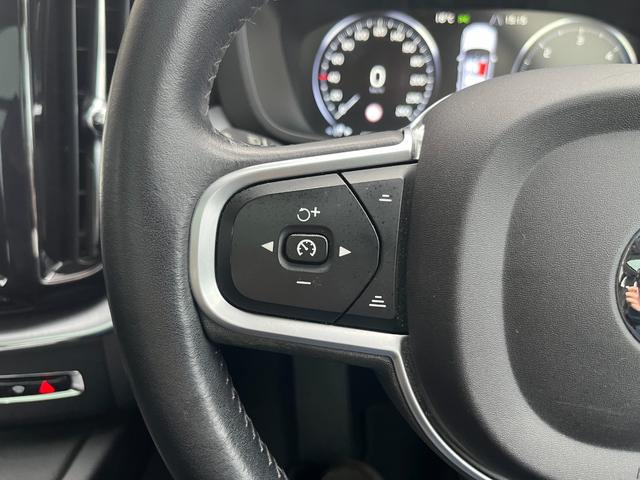 VOLVO XC60 D4 AWD MOMENTUM
