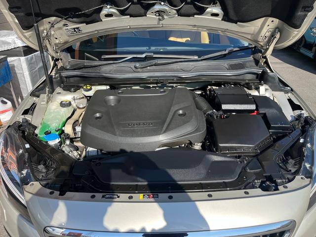 Ｖ４０ クロスカントリー　Ｄ４　サマム　１オーナー禁煙車／ＪＡＡＡ鑑定車／純正ナビ・地デジ・バックカメラ／ベージュ本革シート／アダプティブクルーズコントロール／衝突軽減／車線逸脱警告／ブラインドスポット／パークアシストパイロット（10枚目）