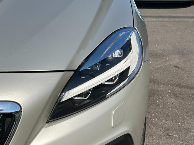 Ｖ４０ クロスカントリー　Ｄ４　サマム　１オーナー禁煙車／ＪＡＡＡ鑑定車／純正ナビ・地デジ・バックカメラ／ベージュ本革シート／アダプティブクルーズコントロール／衝突軽減／車線逸脱警告／ブラインドスポット／パークアシストパイロット（13枚目）